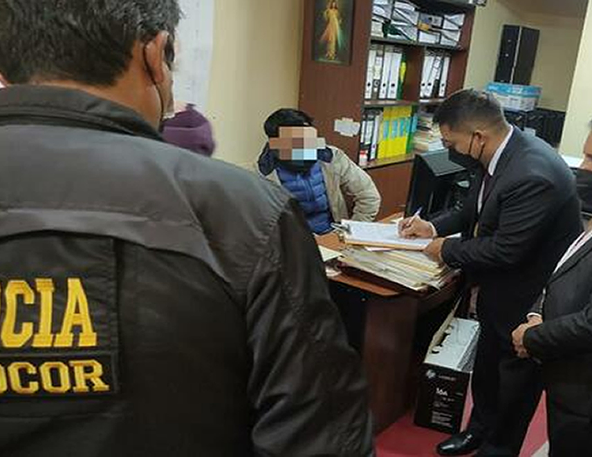 Policía interviene galerías e incauta 1080 celulares reportados como robados