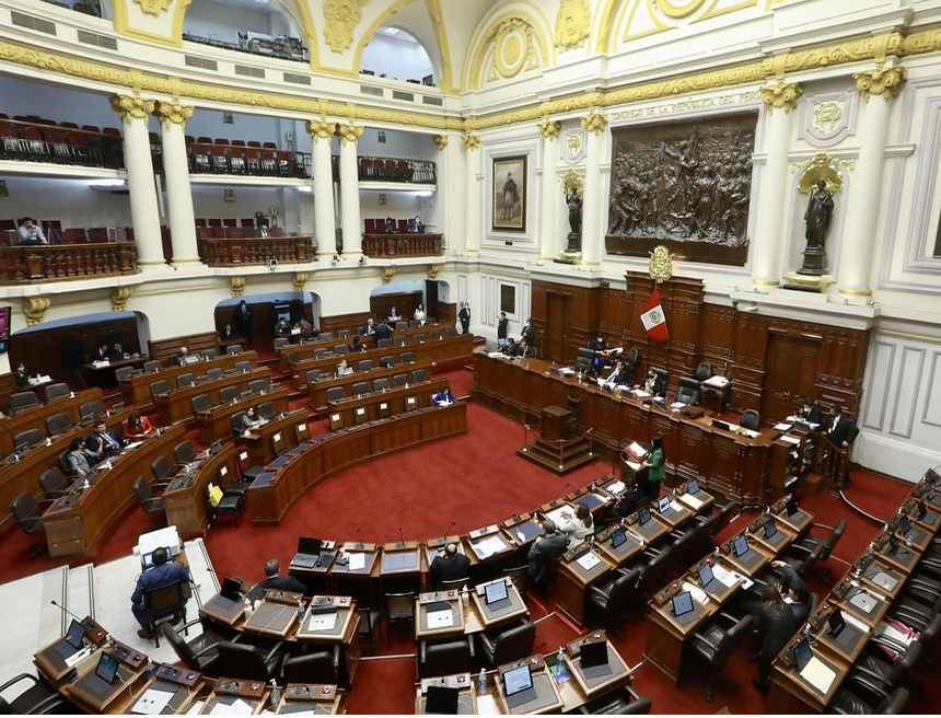 Dina Boluarte propone adelanto de elecciones generales dentro de 16 meses