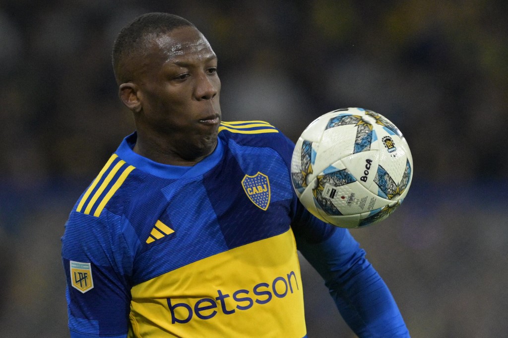 Luis Advíncula perdió el puesto de titular en Boca Juniors. (Foto: AFP)