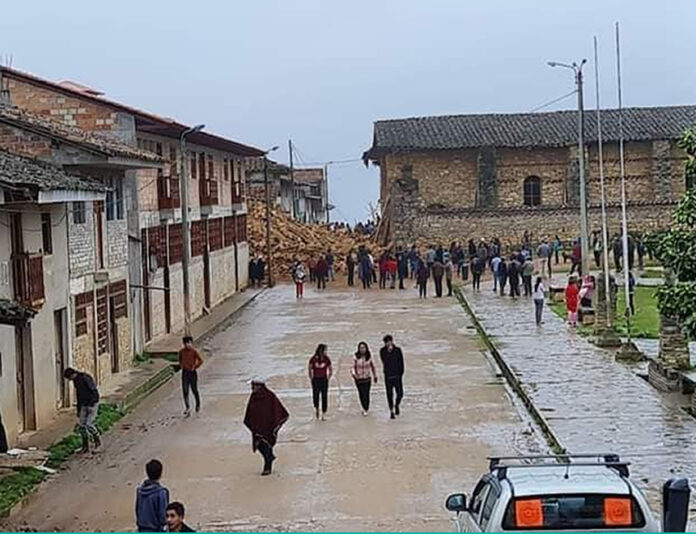 Casas derrumbadas por el movimiento provocado por el sismo (Foto: Facebook).