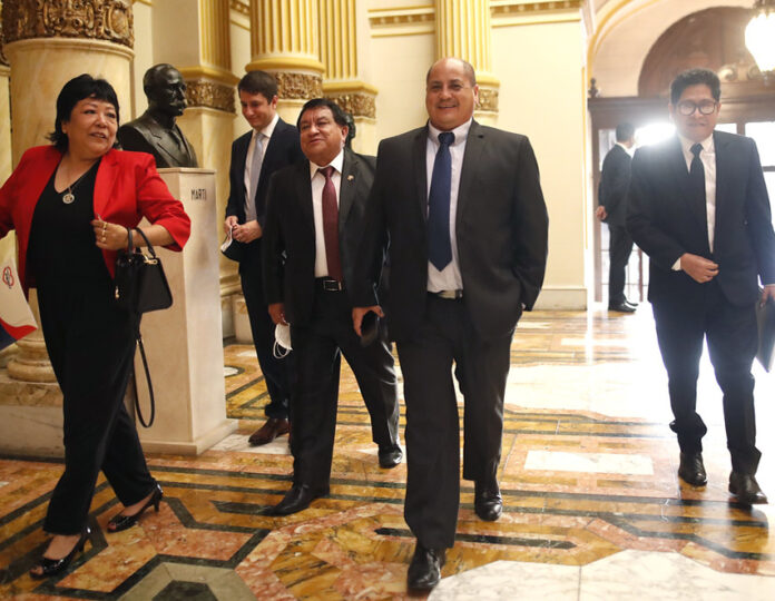 Líderes de cinco partidos con asiento en el Congreso en Palacio de Gobierno (Foto: Presidencia de la República),