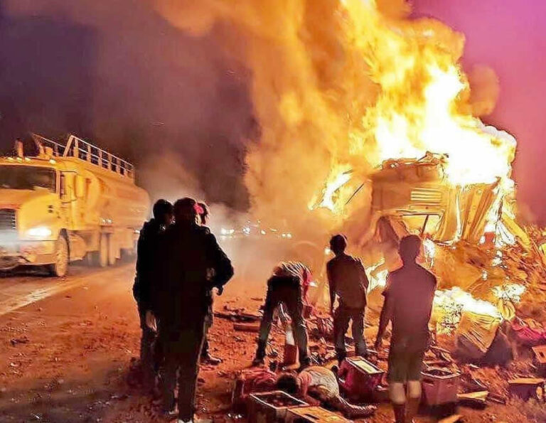 Arequipa: Camión se incendia y mueren 4 miembros de una misma familia