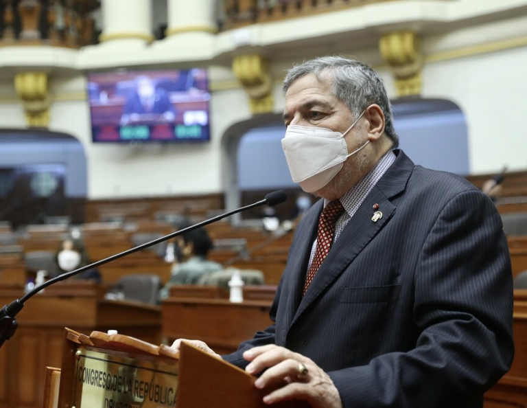 Ernesto Bustamante hace inesperado pedido: “Que se expulse a Martín Vizcarra de la Villa Panamericana”