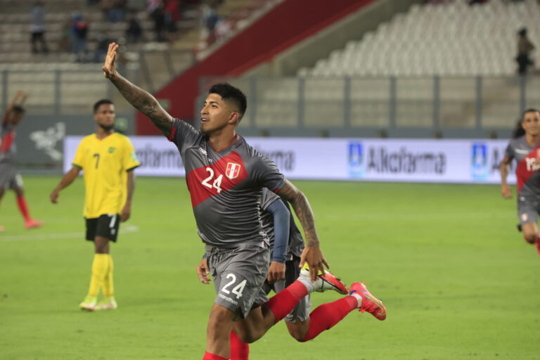 Perú vence por 3 a 0 a Jamaica con goles de Luis Iberico,  Alex Valera y Yoshimar Yotún