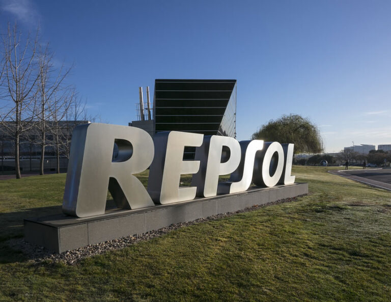Gobierno dispone la paralización de operaciones de Repsol en el mar peruano