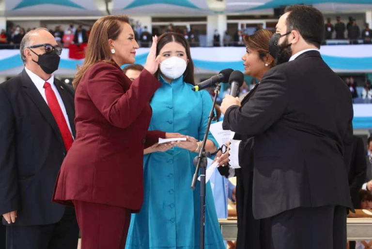 Xiomara Castro de Zelaya asumió presidencia de Honduras