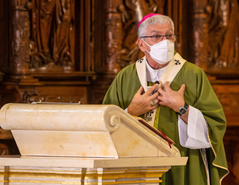 Monseñor Castillo “Necesitamos no distraernos en  cosas totalmente frívolas o secundarias”