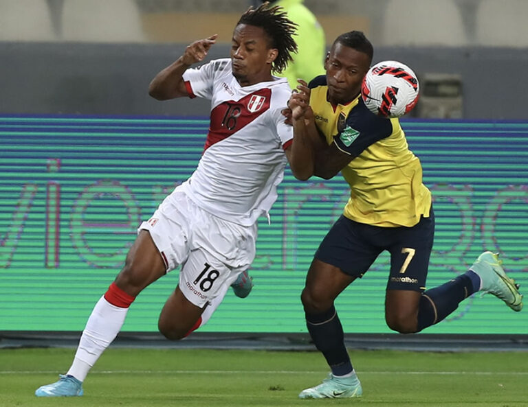 Edison Flores marcó gol de cabeza y puso el 1 a 1 en el Perú-Ecuador