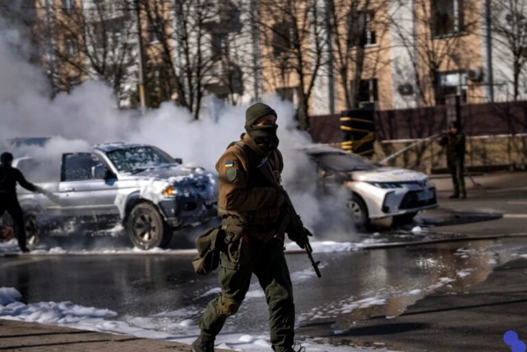 Ucrania: Tropas rusas irrumpen en Kiev [Video]