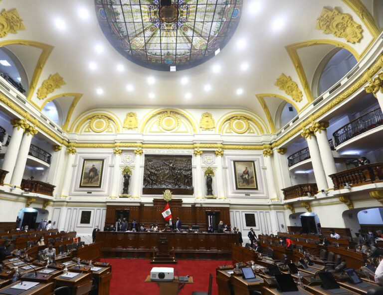 El lunes 14 a las 9:00 horas se resolverá si se admite la moción de vacancia presidencial