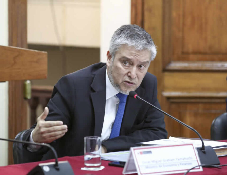 Gobierno aprueba medidas para mitigar los efectos del precio internacional del petróleo