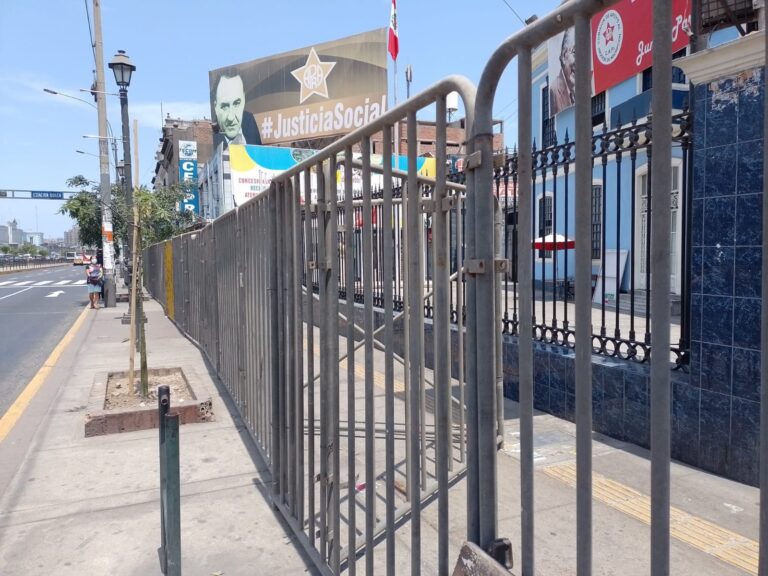 Partido Aprista: Colocan rejas en el frontis del local partidario de Alfonso Ugarte
