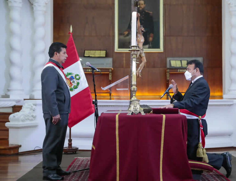Pedro Castillo juramenta a Félix Chero como ministro de Justicia tras renunciar a Ángel Yldefonso