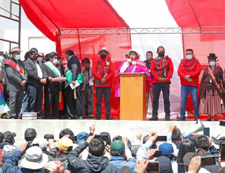 Pedro Castillo en  el distrito de Platería: ”Señor ministro de Vivienda,  si usted no da agua a este pueblo le boto de su cartera”