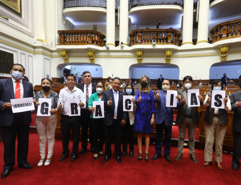 Congreso aprueba proyecto para que docentes reciban pago del cien por ciento de CTS