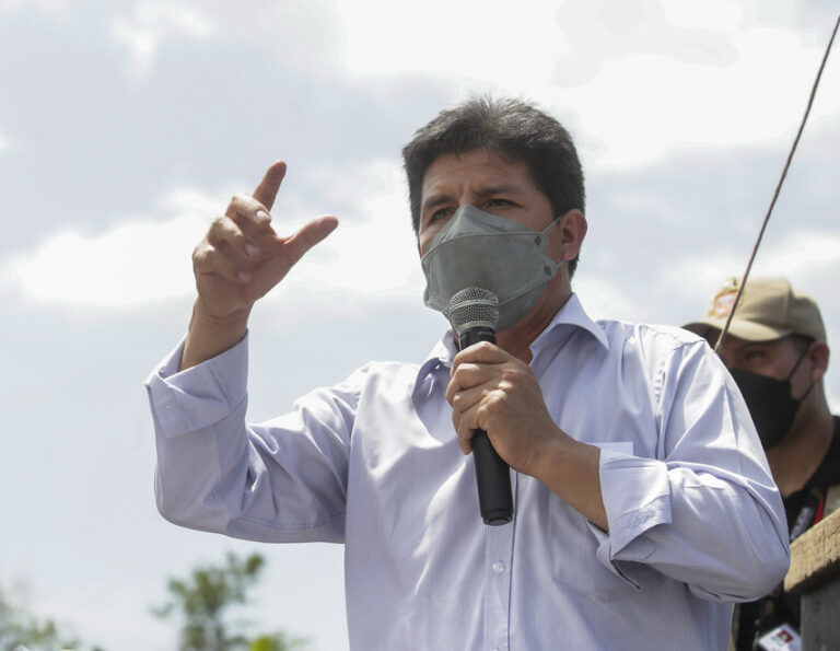 Pedro Castillo: “Nuestros hermanos transportistas toman la calle con justa razón porque les asiste el derecho”