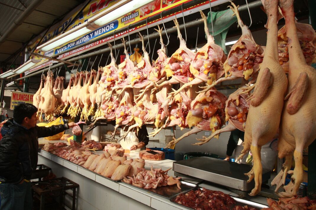 El Índice de Precios al por Mayor disminuyó 0,13% debido a los menores precios que reportaron los bienes nacionales, manufactureros, entre ellos carne de pollo (Foto: Facebook)