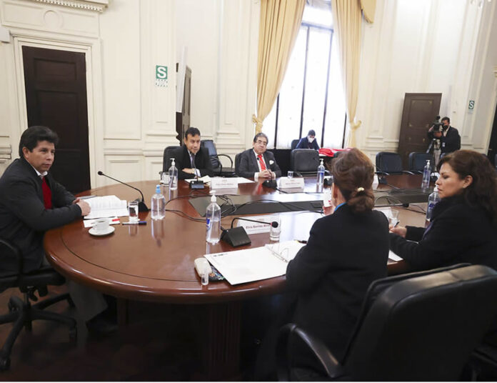 Maricarmen Alva, Pablo Sánchez y Augusto Ferrero no asistieron a reunión convocada por Pedro Castillo