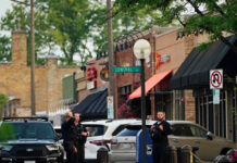 Las autoridades informaron que ascendió a 7 el número de víctimas mortales del tiroteo en Highland Park, Chicago (Foto: VOA).
