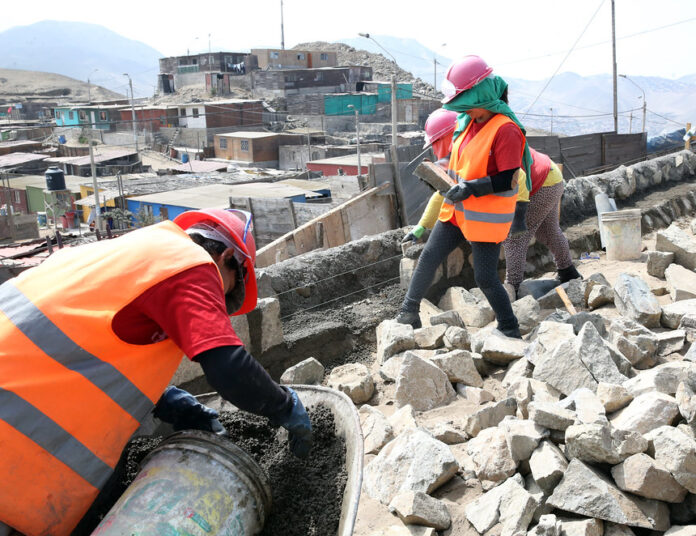 Obreros en plena faena (Foto: Ministerio de Trabajo y Promoción del Empleo).