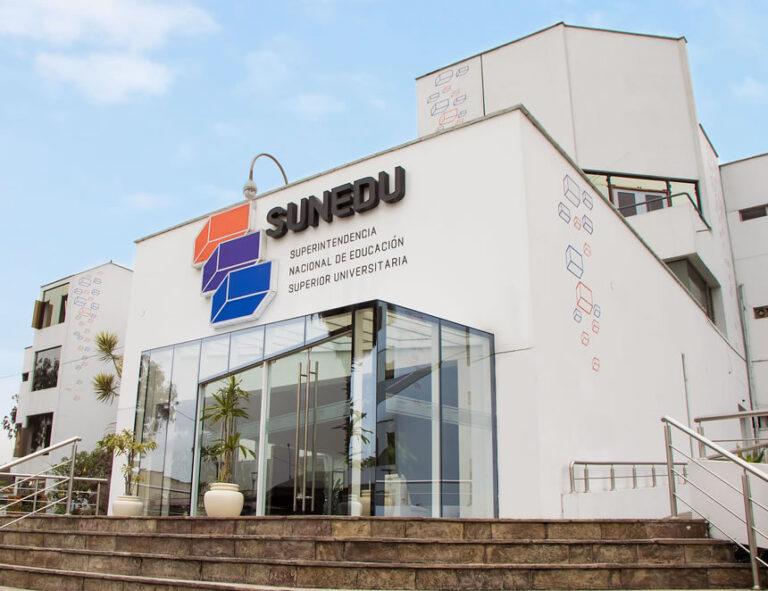 SUNEDU amplia 12 meses el plazo de cese a universidades que aún operan  aunque con licencia denegada