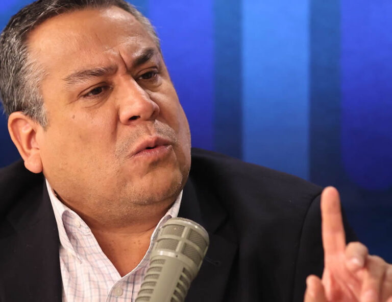 Gustavo Adrianzén vuelve al gobierno: Dina Boluarte lo nombra representante peruano ante la ONU