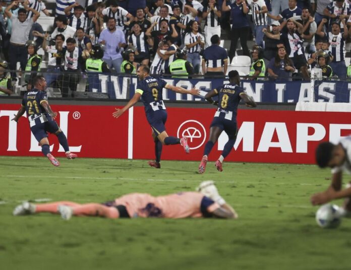 Hernán Barcos marcó el gol del triunfo de Alianza Lima. (Foto: Andina)