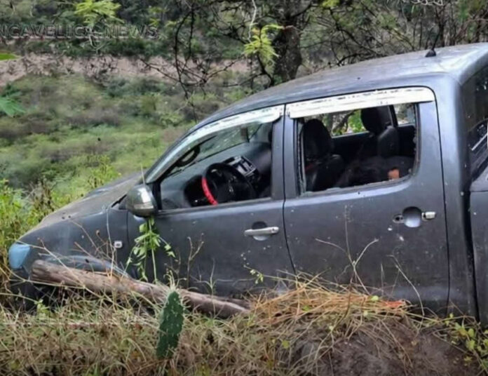 Camioneta acribillada por patrulla del Ejército (Foto: Facebook).