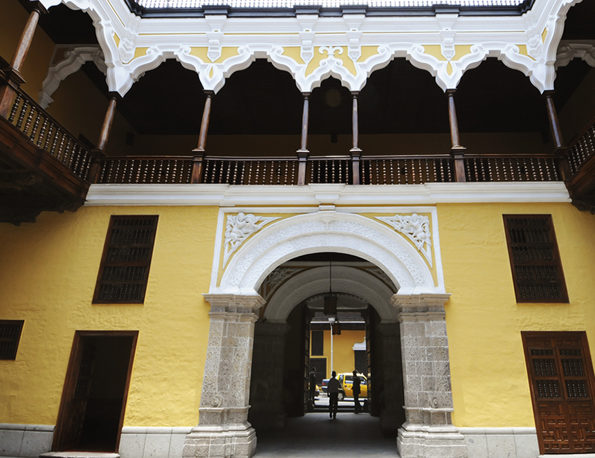 El nombramiento de figuras públicas o mediáticas como embajadores —sin que pertenezcan a la carrera diplomática— no constituye legalmente un exceso (Foto: Cancilleria perú),.
