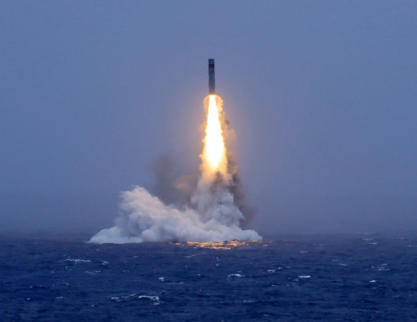 China ejecuta una rara e inédita prueba de misil estratégico desde un submarino (Foto:eng.chinamil.com.cn)