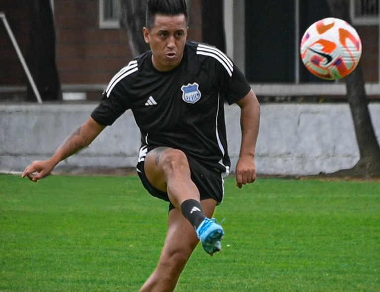 Christian Cueva: DT sacó de la cancha al 10 peruano a los 6 minutos del segundo tiempo del Emelec versus LDU