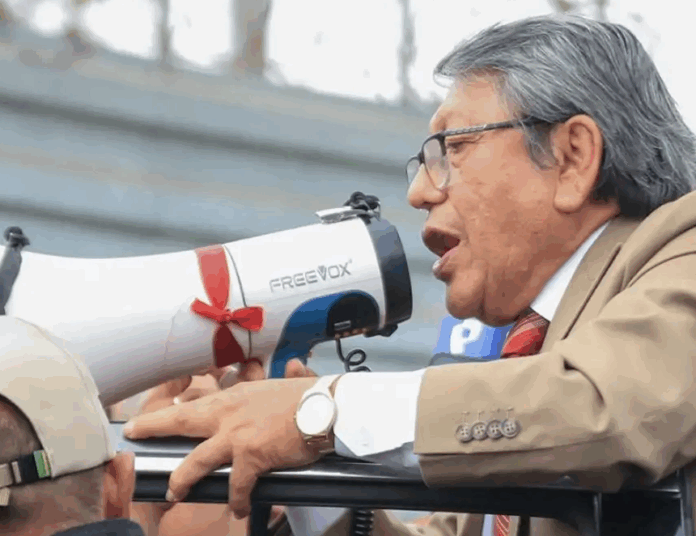 Ciro Castillo intentó este lunes sin éxito reasumir sus funciones de gobernador regional