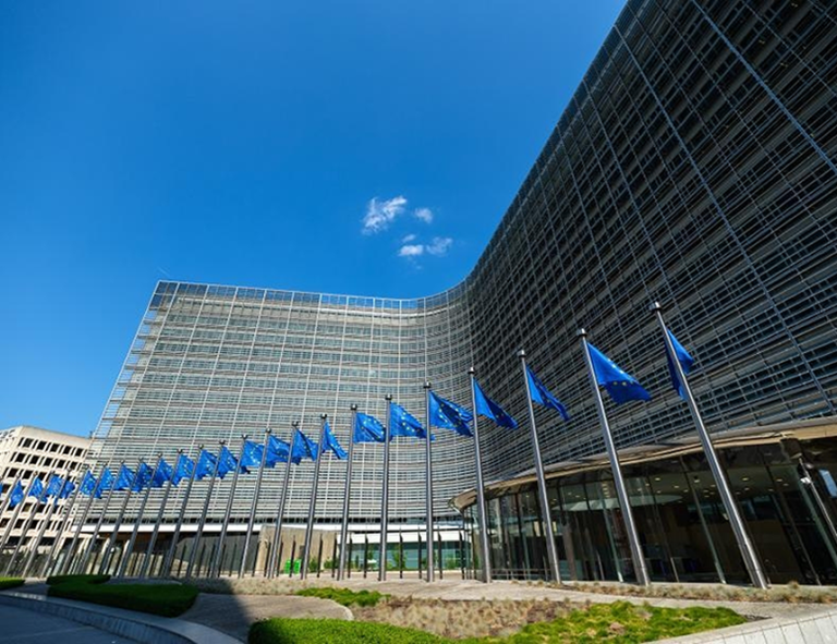Google recibe multas de la CE por 890 millones de euros: ¿En que faltas incurrió?