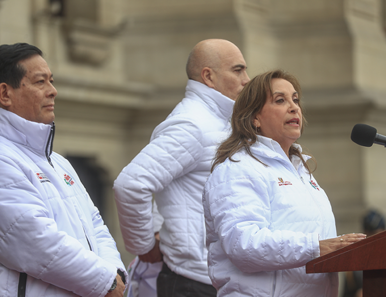 Dina Boluarte vuelve a pedir el voto para los candidatos que no ofrecen un salto al vacío
