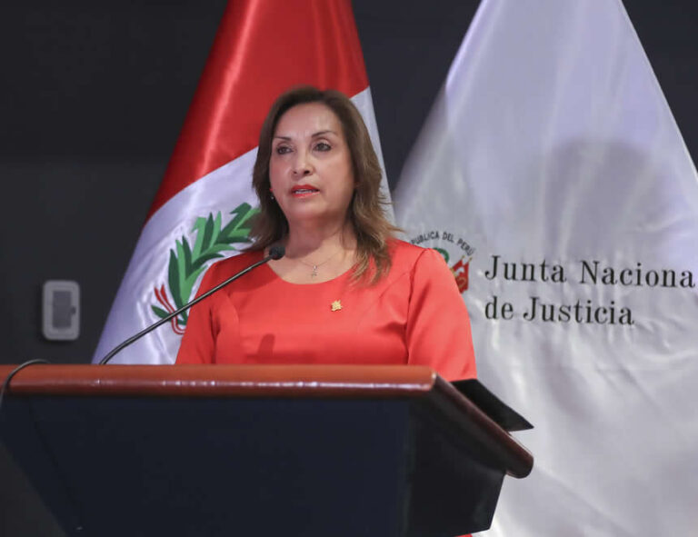 Dina Boluarte ratifica respeto a la separación e independencia de poderes