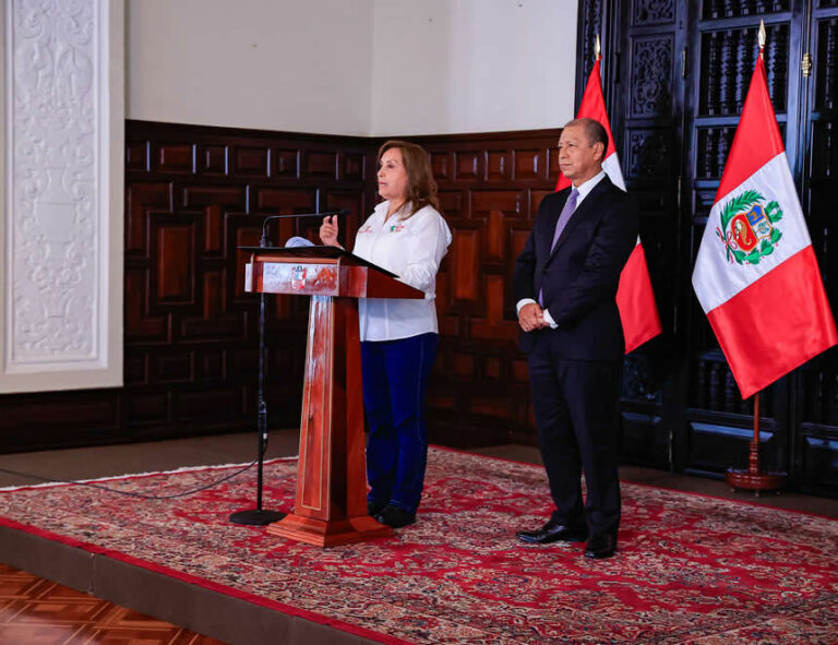 Dina Boluarte anuncia incremento de la RMV que a partir del 1 de enero asciende a 1130 soles