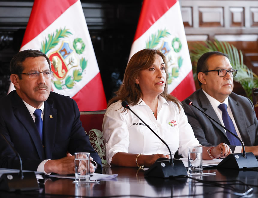 Dina Boluarte rodeada de ministros (Foto: Presidencia de la República).