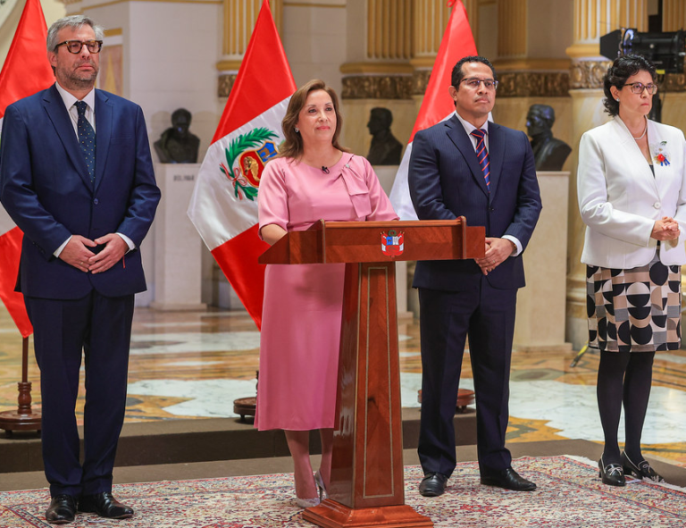 Dina Boluarte convoca a nombre del Ejecutivo a elecciones generales de 2026