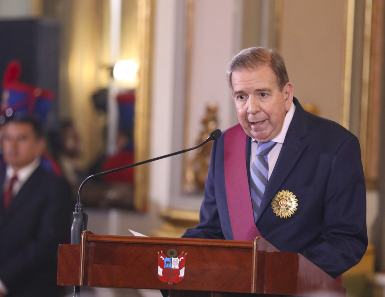 Edmundo Gonzales tras recibir condecoración en Lima : “los demócratas venezolanos no nos rendiremos”