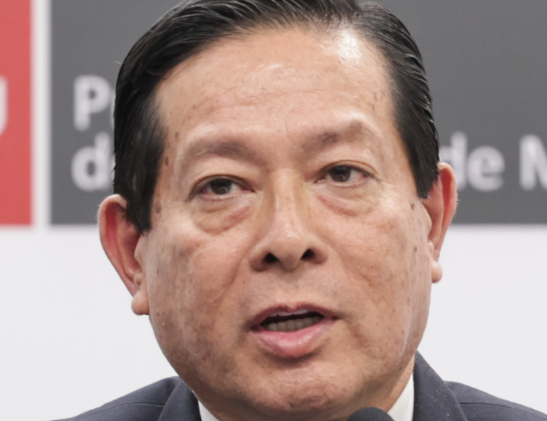 Eduardo Arana niega que Dina Boluarte haya pedido o exigido el reajuste en sus remuneraciones
