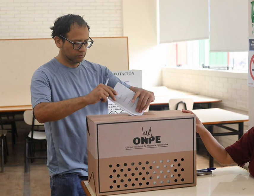 Más de 26 millones de ciudadanos acuden a las urnas en todo el territorio nacional para definir el futuro político y administrativo subnacional de los próximos cuatro años (Foto: ONPE).