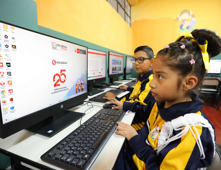 En la última evaluación PISA, Perú presentó un desempeño heterogéneo, destacando un avance significativo en el área de Ciencias —donde superó el umbral de los 400 puntos (Foto: Minedu).