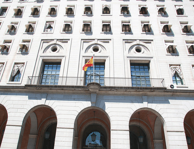 España: Salario Mínimo Interprofesional (SMI) asciende ahora a 1.221 euros mensuales