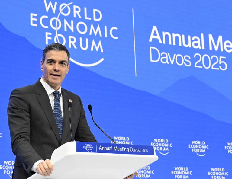 España: Pedro Sánchez plantea en Davos 3 medidas para regular las redes sociales en el marco de la UE
