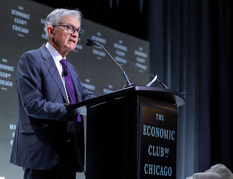 Donald Trump cometería un acto de locura, de despedir a Powell de la FED, sostiene Dennis Falvy