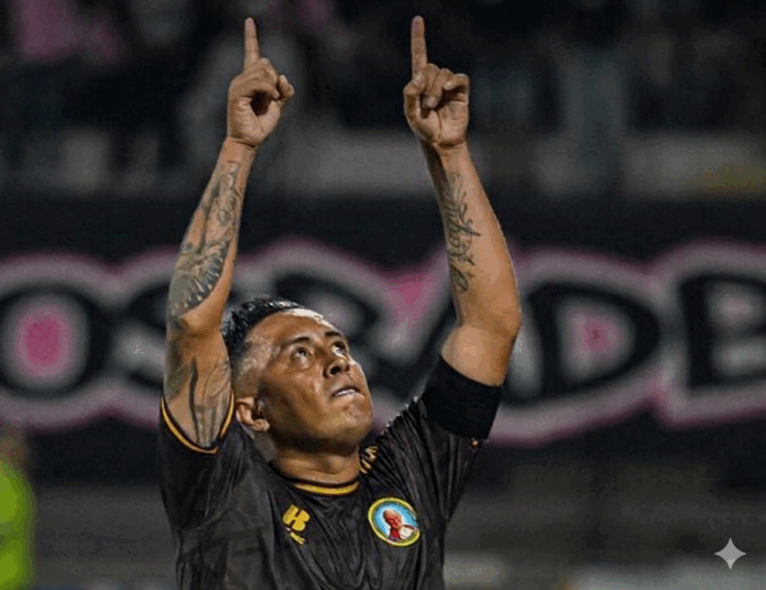 Christian Cueva se viste de héroe en el Callao bajo la sombra de su pasado (Foto: Facebook)/IA)