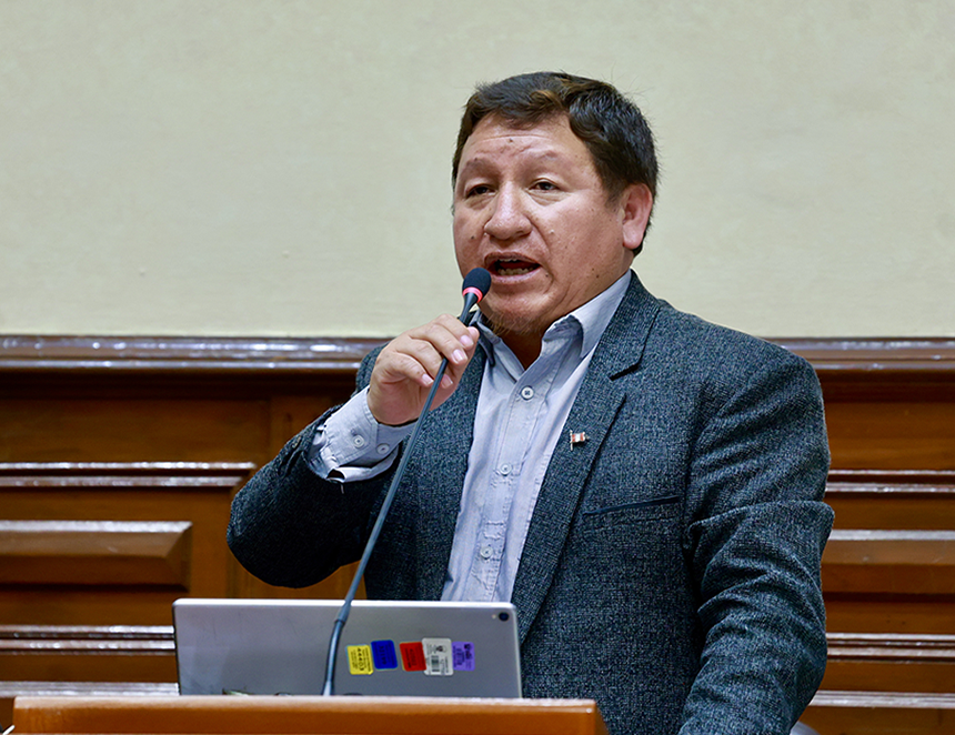 Guido Bellido introdujo modificación express cuando el Pleno debatía el polémico proyecto para gobernar municipios hasta con un solo voto. (Foto: Congreso de la República).