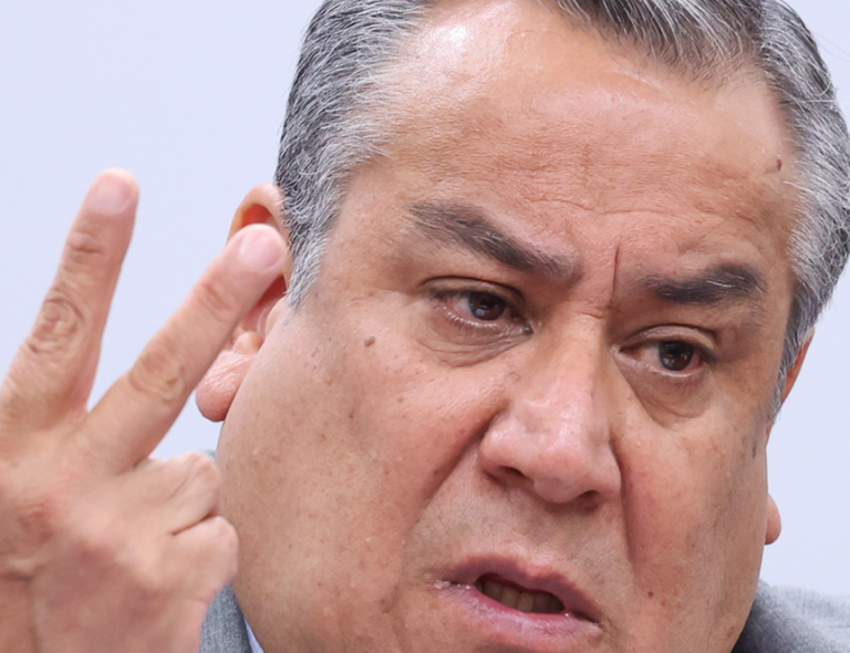 Gustavo Adrianzén pide “tolerancia” a las minorías del Congreso