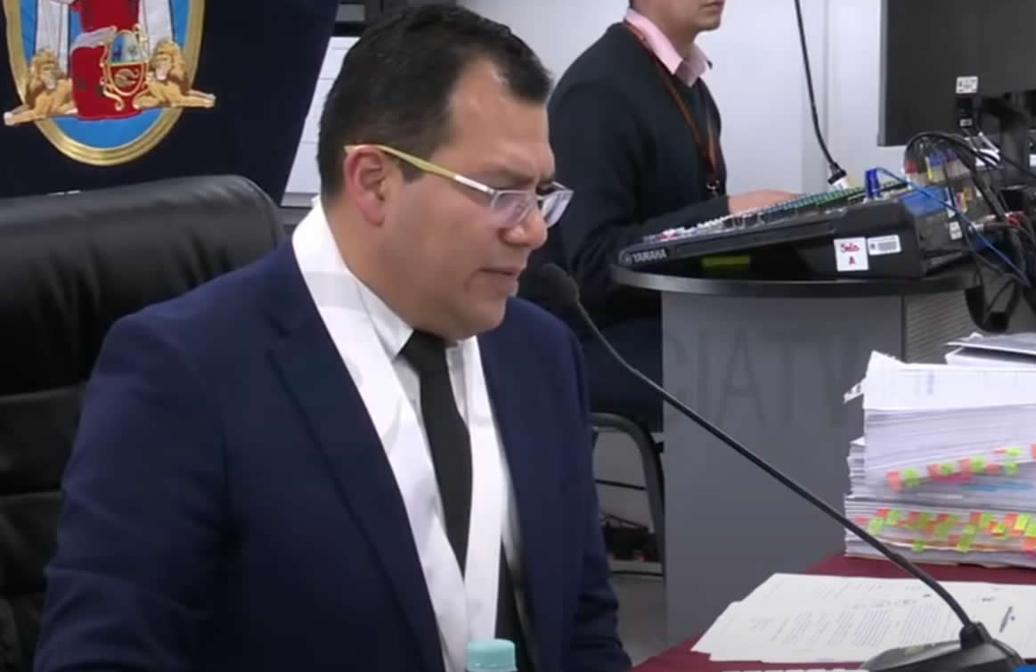Martín Vizcarra: juez Chávez Tamariz lee la resolución que ordenó prisión preventiva en su contra (Captura: Justicia TV).