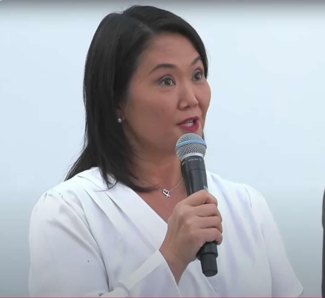 Keiko Fujimori elude responder si está arrepentida o no de haber recibido aportes de Odebrecht en 2011 (Foto: Facebook).